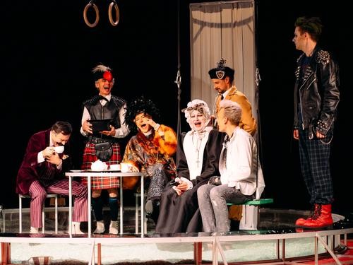 Страсть, цирк, панк, фарс в Театре Сатиры Страсть, цирк, панк, фарс в Театре Сатиры