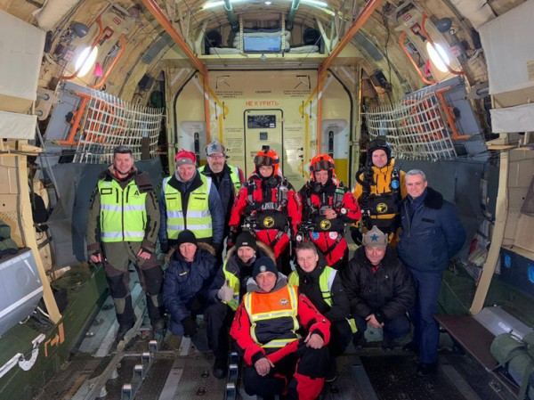 Российский космонавт совершил с товарищами прыжок из стратосферы на Северный полюс