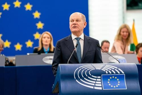 Шольц: Германии еще долго придется поставлять оружие и боеприпасы Украине Шольц: Германии еще долго придется поставлять оружие и боеприпасы Украине