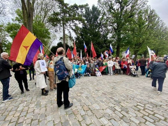 В Париже состоялось шествие Бессмертного полка В Париже состоялось шествие Бессмертного полка