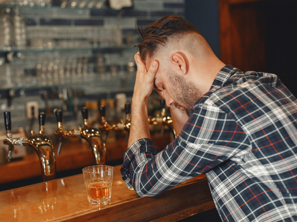 Ученые установили странную связь между алкоголизмом и гениальностью