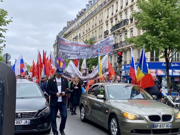 В Париже состоялось шествие Бессмертного полка В Париже состоялось шествие Бессмертного полка