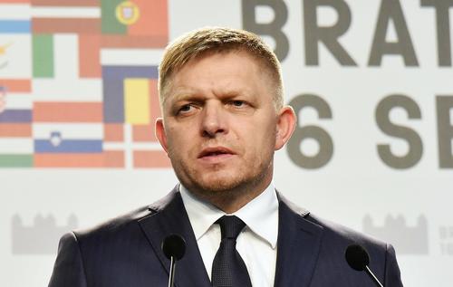 МВД Словакии: Фицо находится в критическом состоянии