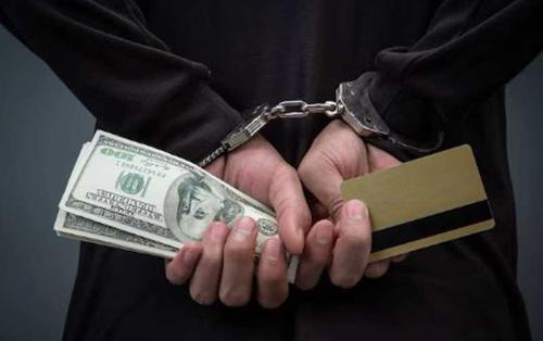 В Екатеринбурге по подозрению во взятке арестовали главного борца с коррупцией