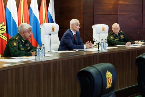 Андрей Белоусов проинспектировал Центр управления Сухопутных войск Андрей Белоусов проинспектировал Центр управления Сухопутных войск