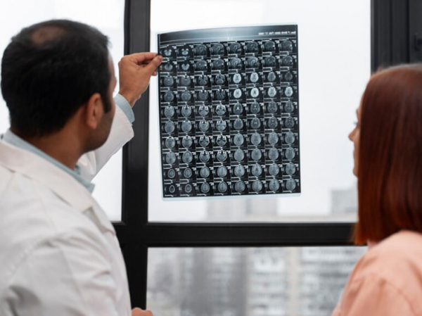 Ведущему ученому запретили изучать загадочную болезнь мозга: «Политики не хотят признавать»