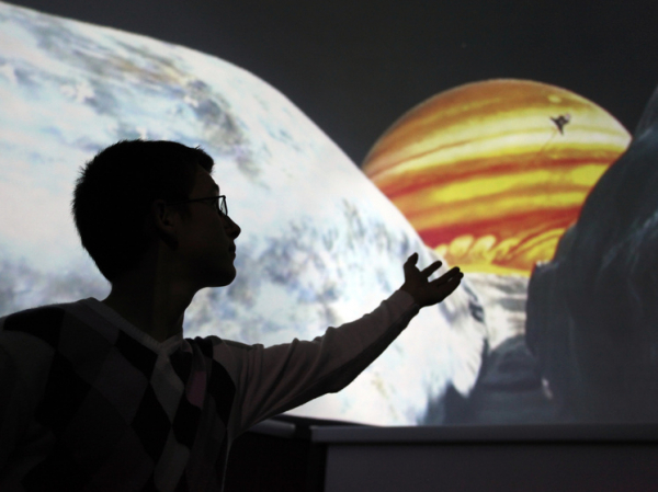 Ведущий британский астроном оценил истории похищенных инопланетянами людей