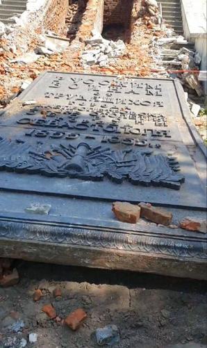 На Украине произошел очередной акт исторического вандализма На Украине произошел очередной акт исторического вандализма