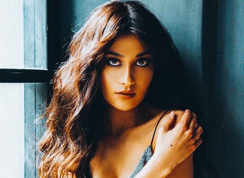 Актриса Нара Сабитова: Михалков посмотрел на меня и сказал: «Какая гремучая смесь!»