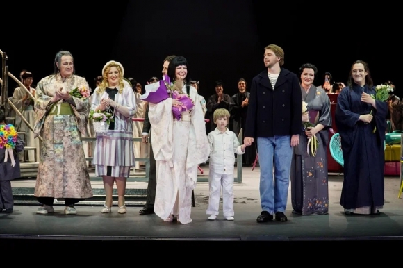 «Божественная из всех ангелов…» «Божественная из всех ангелов…»