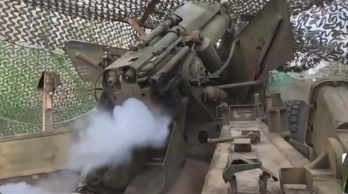 Расчет «Гиацинт-Б» ведет огонь по правому берегу Днепра Расчет «Гиацинт-Б» ведет огонь по правому берегу Днепра