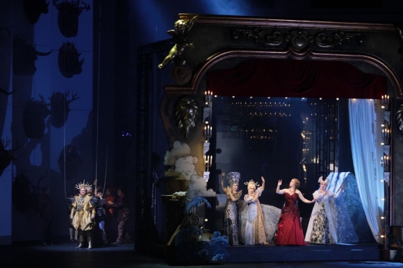 Опера смотрится в зеркало Опера смотрится в зеркало