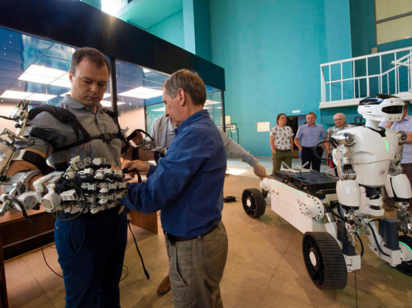 МАРФА – сестра ФЕДОРа: космонавты впервые испытали нового антропоморфного робота