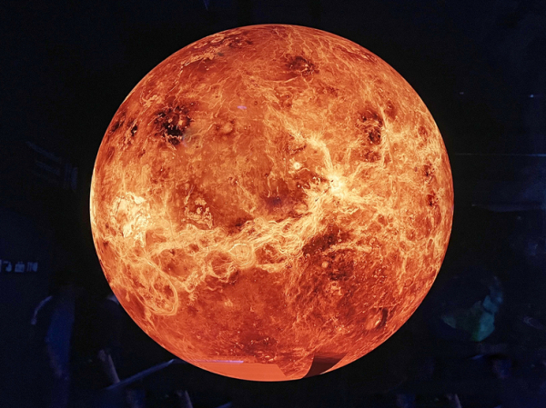 Появились новые доказательства существования признаков жизни в облаках «злого близнеца» Земли