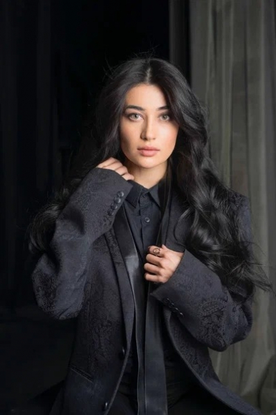 Актриса Нара Сабитова: Михалков посмотрел на меня и сказал: «Какая гремучая смесь!»