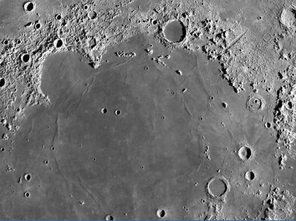 Найденную на Луне подземную пещеру назвали идеальной базой