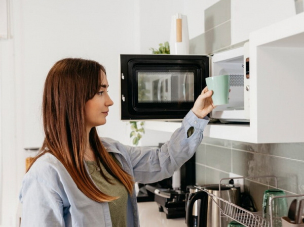 Учёные обнаружили в микроволновках устойчивые к радиации микробы: могут оказаться смертельными