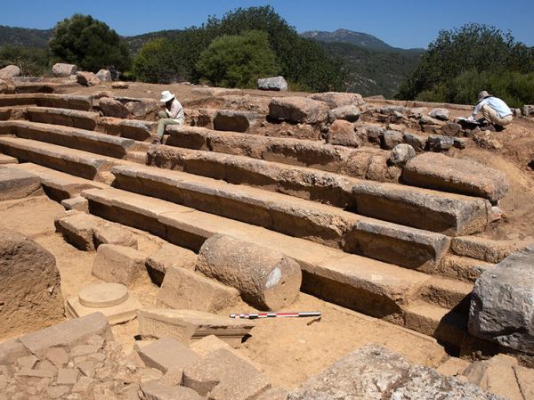 Высказана версия насчет принадлежности найденного горшка с золотыми монетами