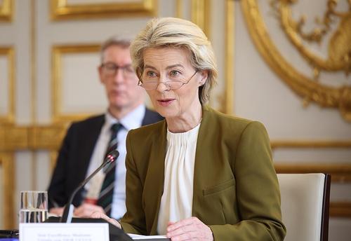 Фон дер Ляйен: ЕС должен с самого начала строить хорошие отношения с Трампом Фон дер Ляйен: ЕС должен с самого начала строить хорошие отношения с Трампом