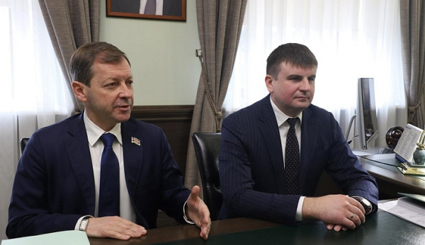 Председатель ЗСК Юрий Бурлачко встретился с главой департамента ветеринарии Краснодарского края Романом Кривоносом