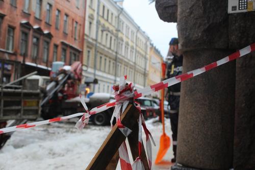Петербуржец умер после падения на Серебристом бульваре Петербуржец умер после падения на Серебристом бульваре