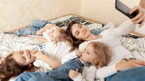 Женщинам приходится делать выбор — карьера или много детей Женщинам приходится делать выбор — карьера или много детей