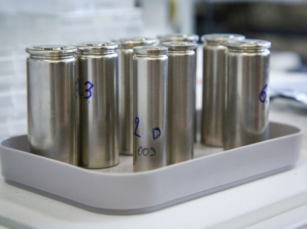 Мотор заведется на экстремальном холоде: российские ученые разработали специальные аккумуляторы