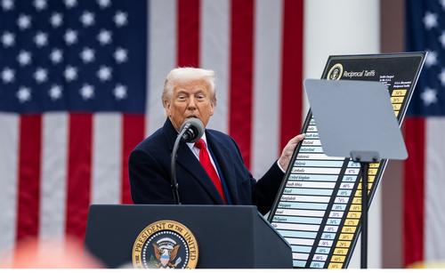 Белый дом озвучил обновленную цифру ввозных пошлин для Китая Белый дом озвучил обновленную цифру ввозных пошлин для Китая