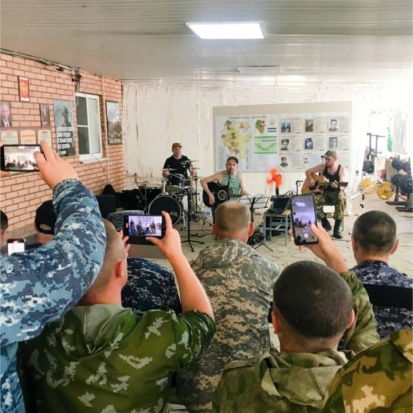 Лидер группы «Павильон» Илья Столетов: «Сейчас время героев» Лидер группы «Павильон» Илья Столетов: «Сейчас время героев»