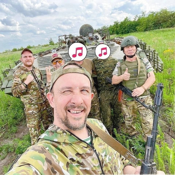 Лидер группы «Павильон» Илья Столетов: «Сейчас время героев» Лидер группы «Павильон» Илья Столетов: «Сейчас время героев»